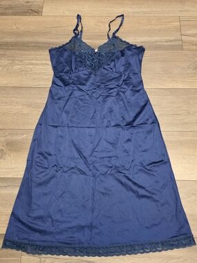 Vtg 70-80s Chemise Lingerie Ashley Taylor Slip Womens 36 Blue Lace Trim Nylon